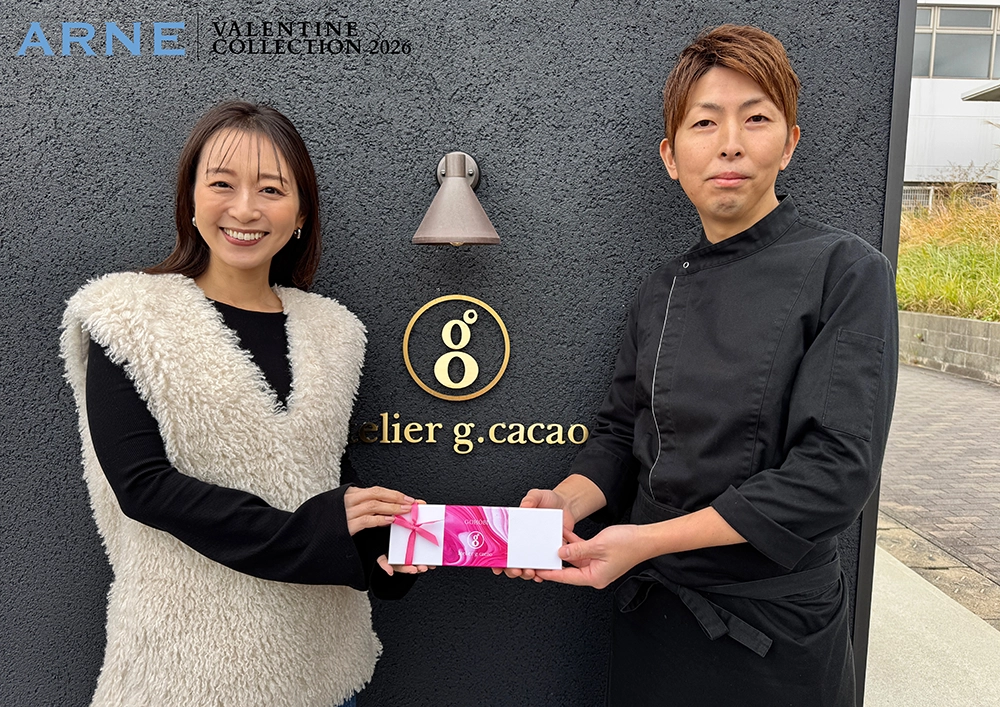 「atelier g.cacao」の松尾祐貴オーナーシェフ（右）とARNEアンバサダー・伊藤舞アナウンサー