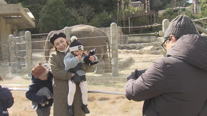 ゾウと写真におさまれば~ようこそ!福岡市動物園へ~ ゾウと写真におさまれば~ようこそ!福岡市動物園へ~